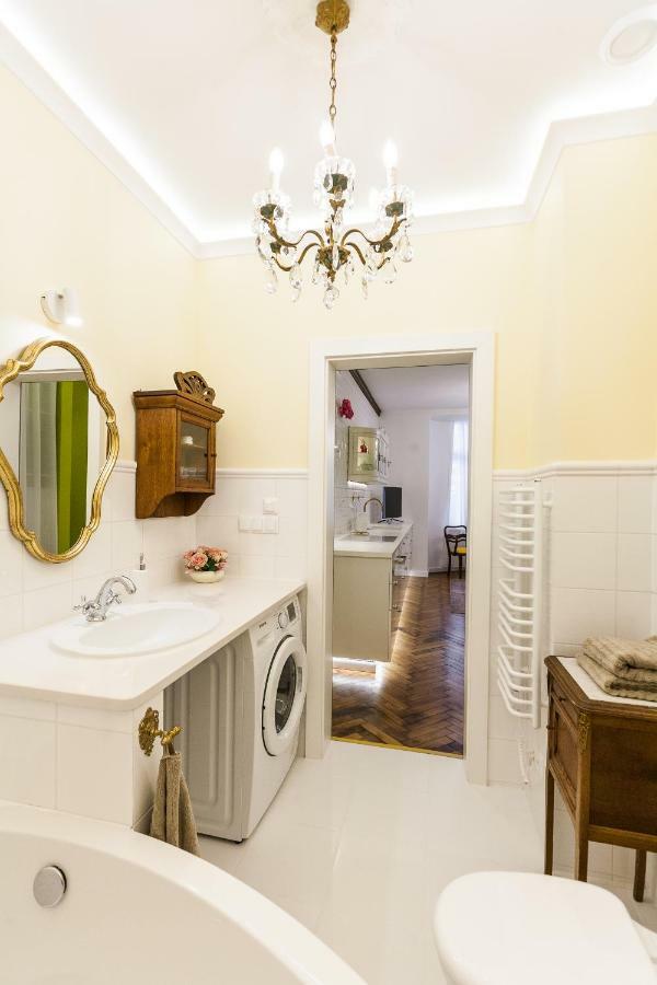 Luxury Apartment Pod Zyrandolem Krakow Bagian luar foto