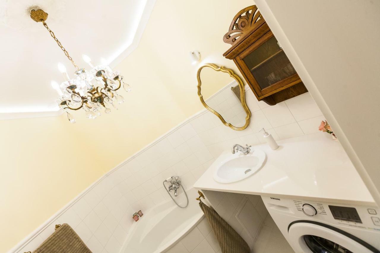 Luxury Apartment Pod Zyrandolem Krakow Bagian luar foto